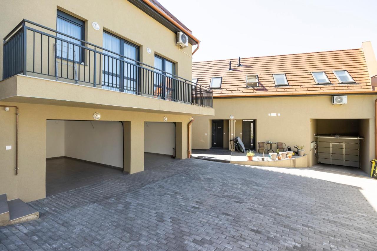 Star Apartman Eger Exterior foto